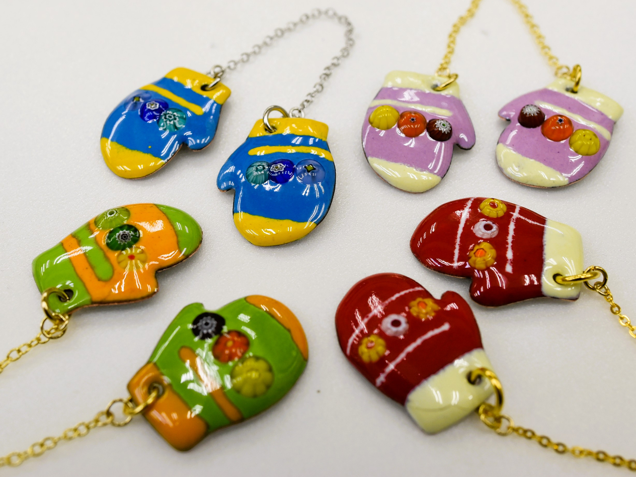 札幌時計台すぐ近く 七宝焼き体験教室 かわいい手袋のピンブローチ制作 2026年...