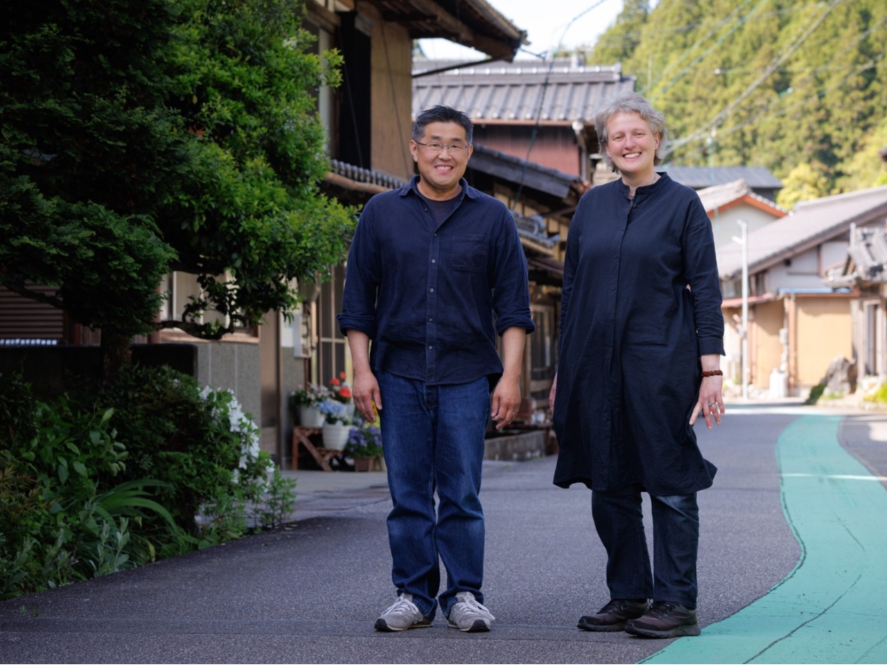 イタリアやドイツでモザイクアートを学んだ後、夫婦で古民家を改装して工房をはじめました。