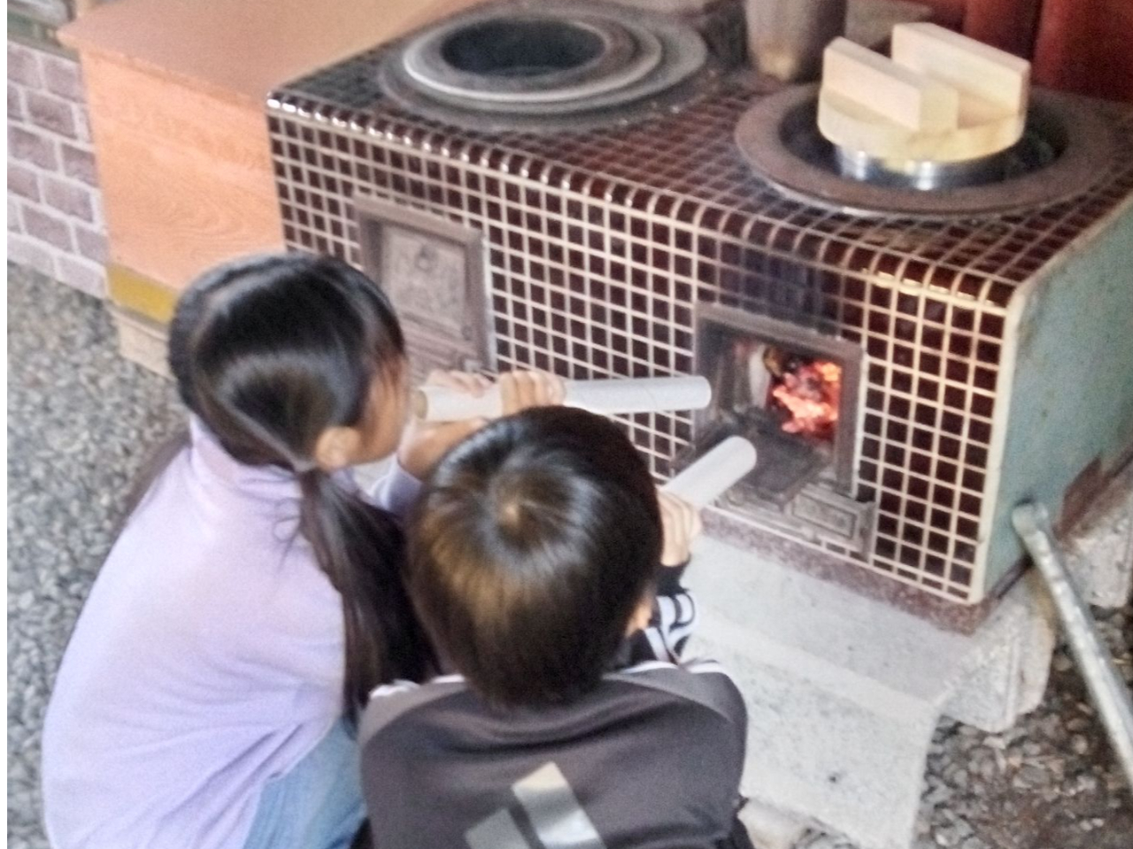 �̂Ȃ���̊��˂Őd��R�₵�Ă��т𐆂��܂��B