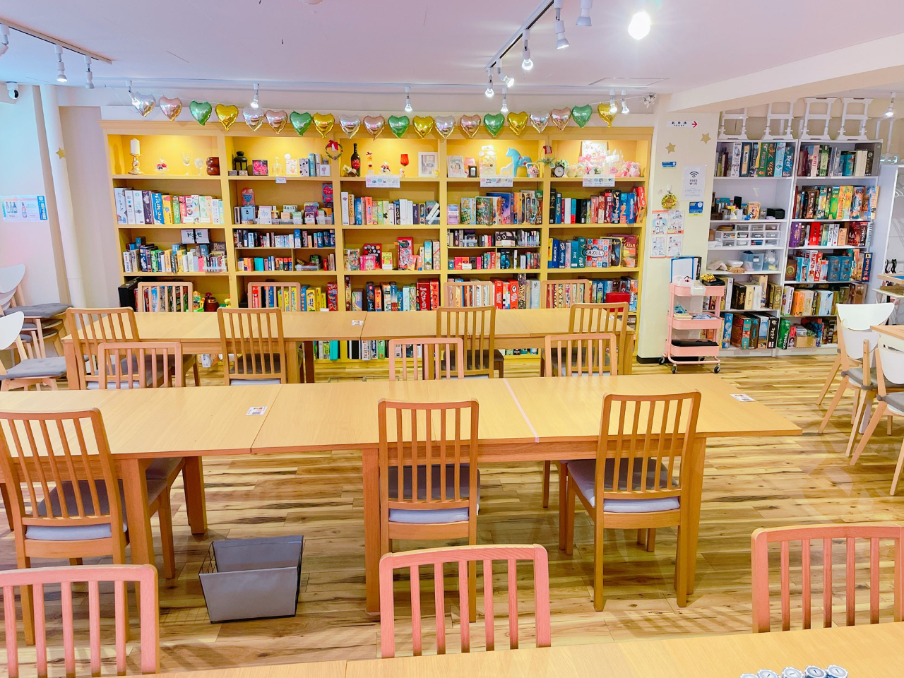 博多・ボードゲームならフレンズフレンズ 広々♪綺麗な店内でゆったり遊べます!