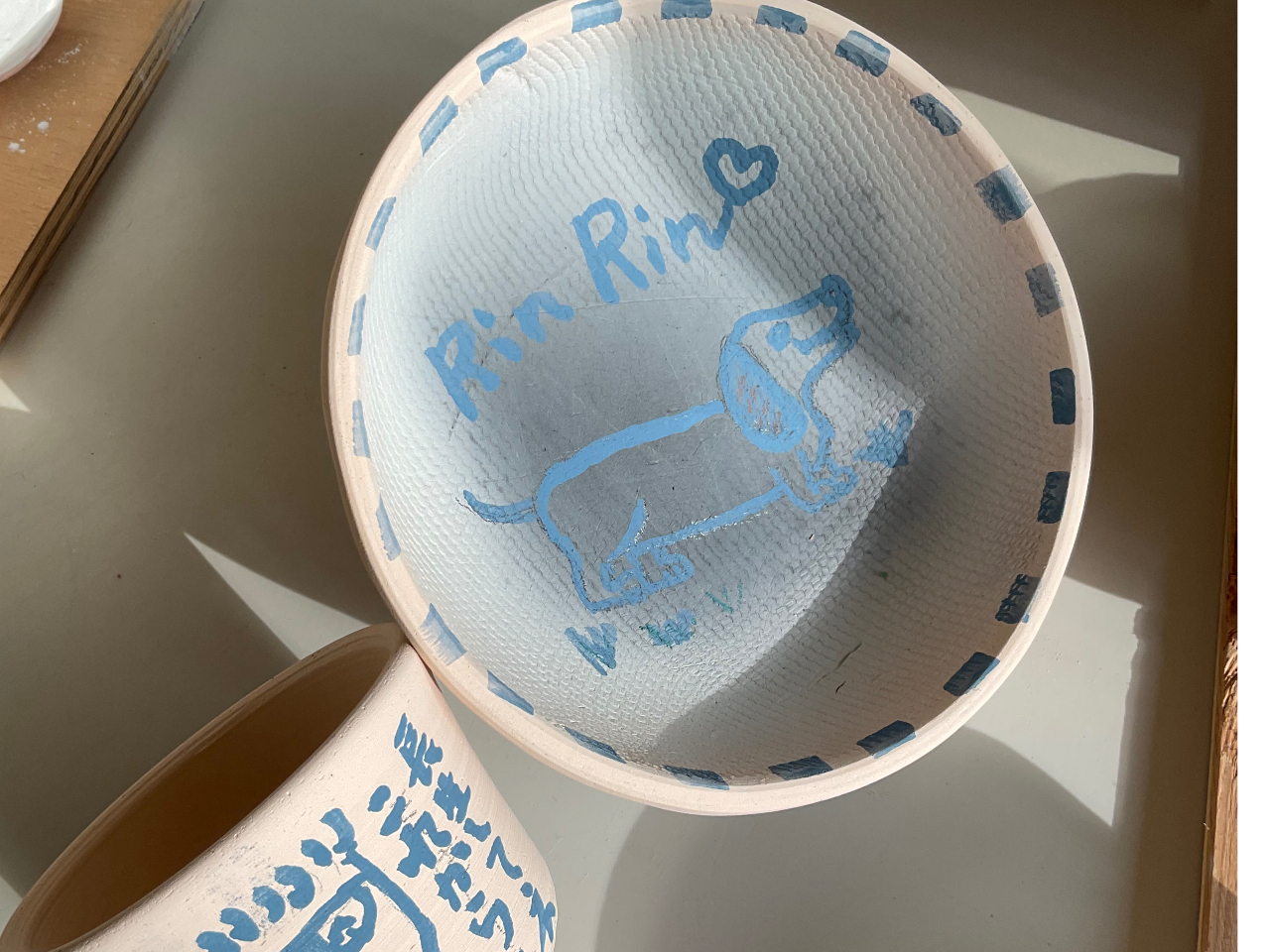 ワンコのお茶碗の絵付け