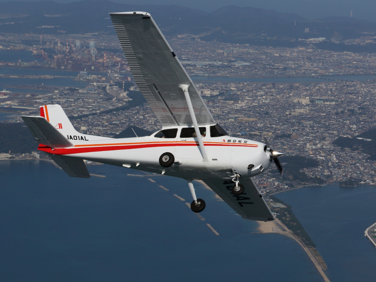 セスナで大阪の街を空中散歩しませんか?