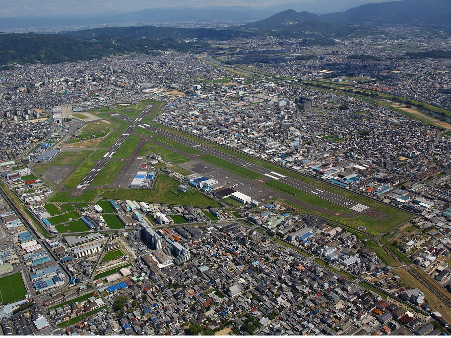 八尾空港