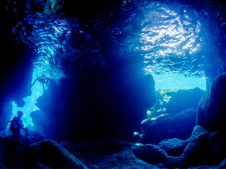 青の洞窟の幻想的な世界!