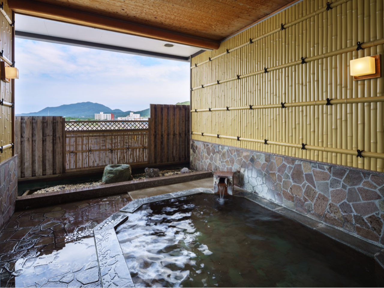 弥彦見の湯露天(女湯)