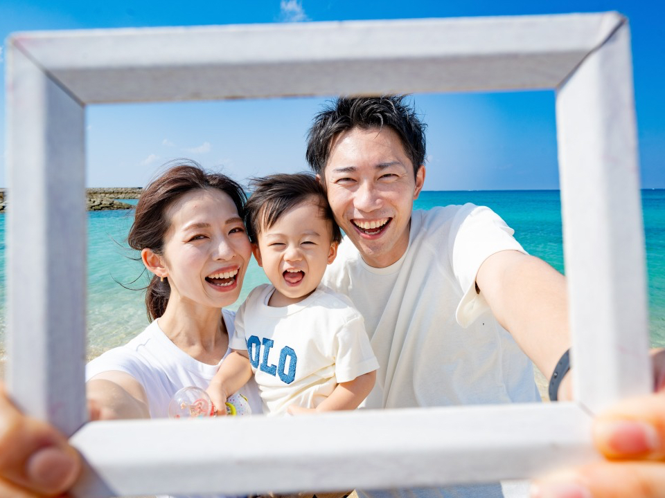 額縁フレームで家族スマイルショット!みんないい表情されていますね。