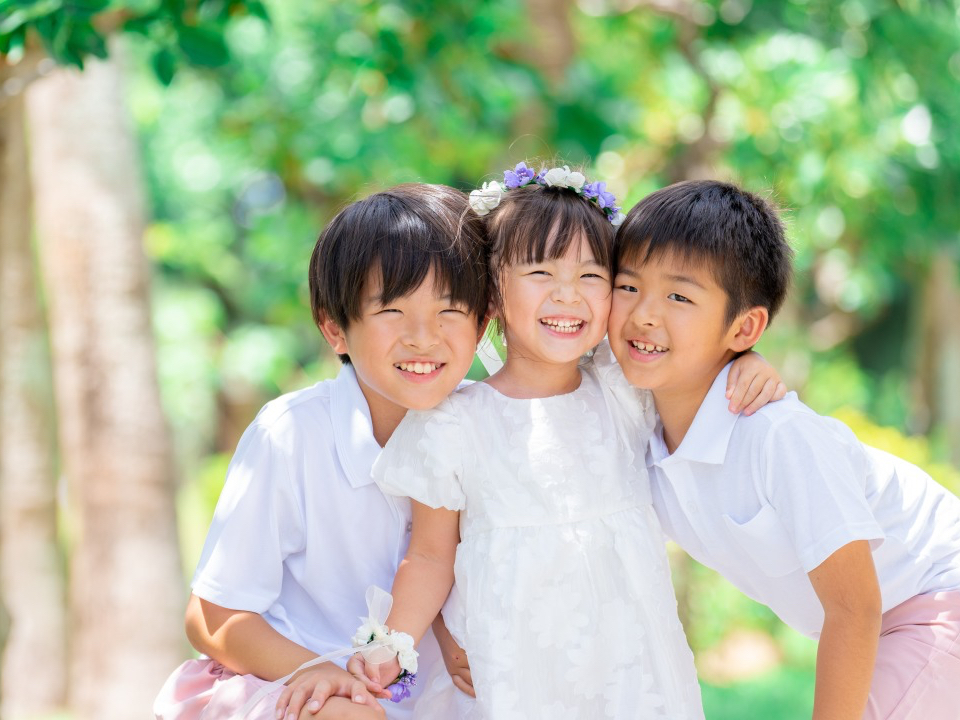 笑顔がとーってもまぶしい!可愛すぎる3人兄弟ちゃん