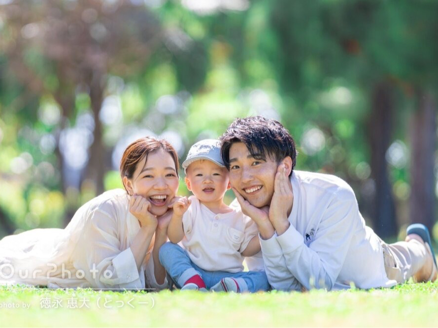 家族みんなでほおずえショット♪ 家族の笑顔が素敵すぎるー!♪