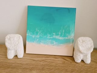 うみねこの工房がある恩納村の海「恩納BLUE」の色のパネル