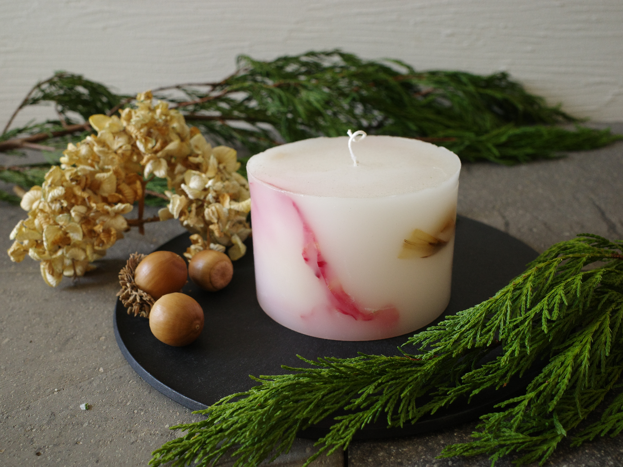 お好きな花材、お選びいただけます。キャンドルの色味は白となります。