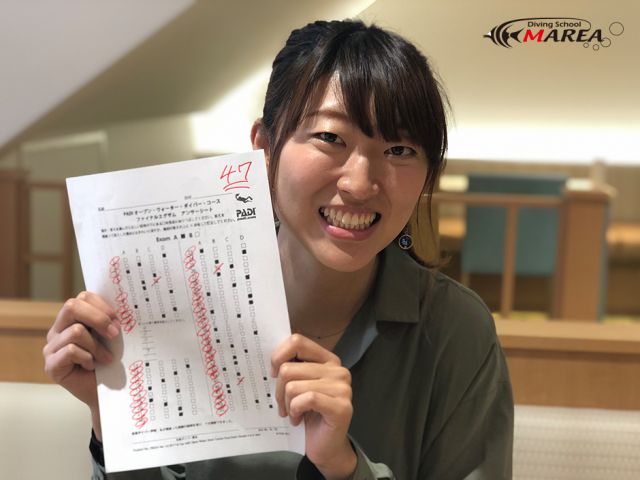 最後は筆記テストをしてすべてのプログラムが修了!晴れてダイバーの仲間入り!