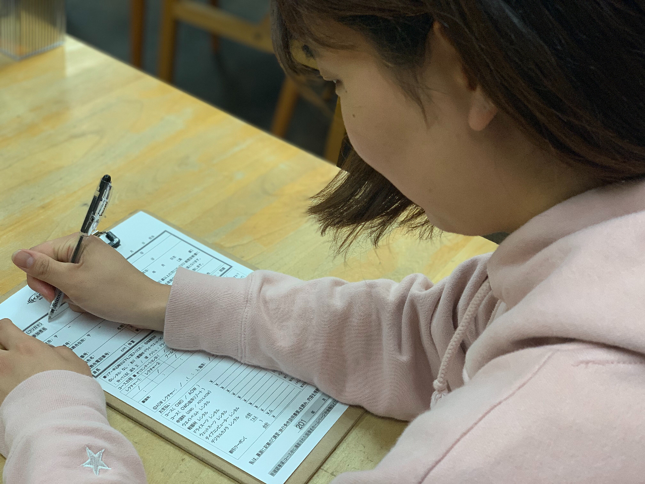 ���\���ݓ����A�V���b�v�Ń��f�B�J���`�F�b�N�V�[�g�ɕK�v���������L�������܂��B�`�F�b�N���ڂɊY�������ꍇ�̓_�C�r���O���o���Ȃ��ꍇ��������܂��B