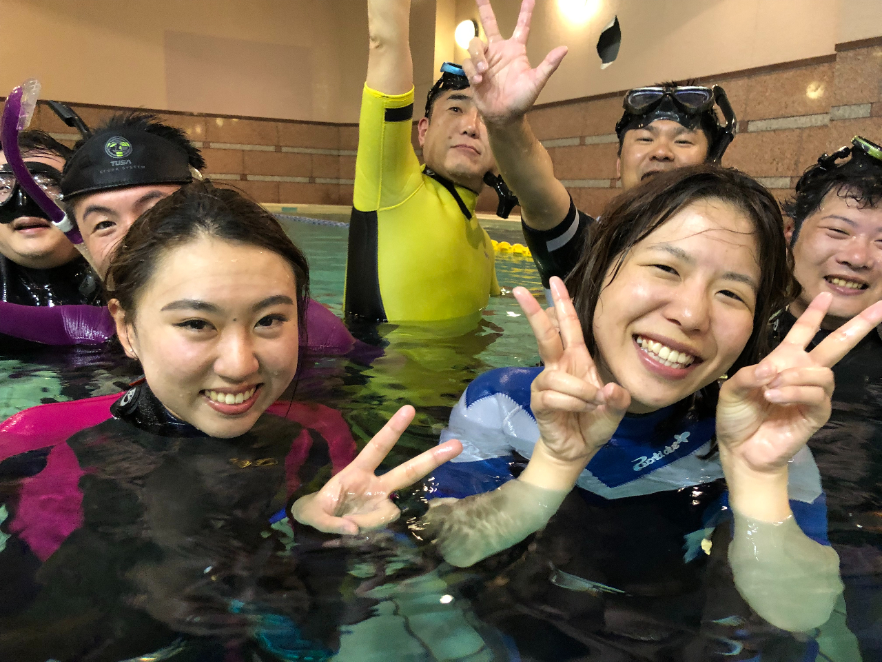 水中世界は未知の世界です。どんなことでもみなさん初めての感動により笑顔でいっぱいです。