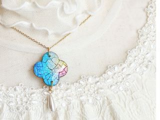 エッグシェルモザイクで【ネックレスorブローチ】が作れるプラン ※写真はクローバー