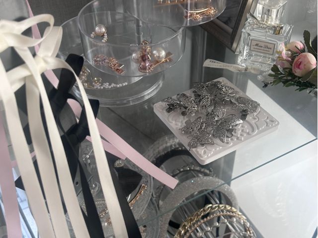 アクセサリー選び。ヘッドアクセ・ピアス・ネックレスなど3点まで、お好きなアクセサリーを選べます!