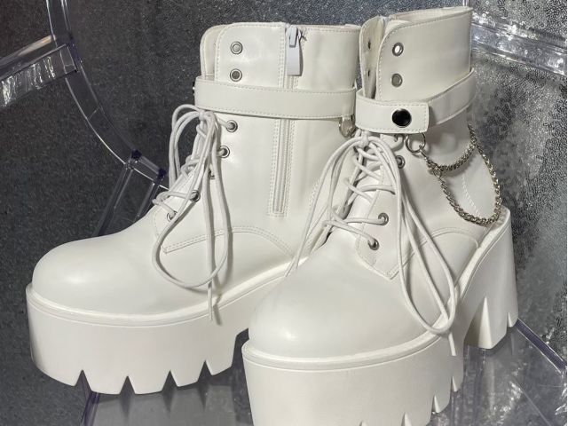 お好きな靴をお選びいただけます!