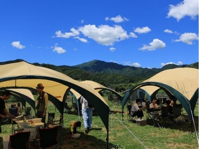 晴れた日には丹沢大山を見渡せる清々しいロケーションです!BBQ広場からは桜の木が見えますよ♪