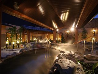 〜くつろぎ湯〜無心になり、ゆっくりと空を見上げれば時間を忘れるほどの開放感です。清々しい外気を感じながら心地よくお楽しみください。