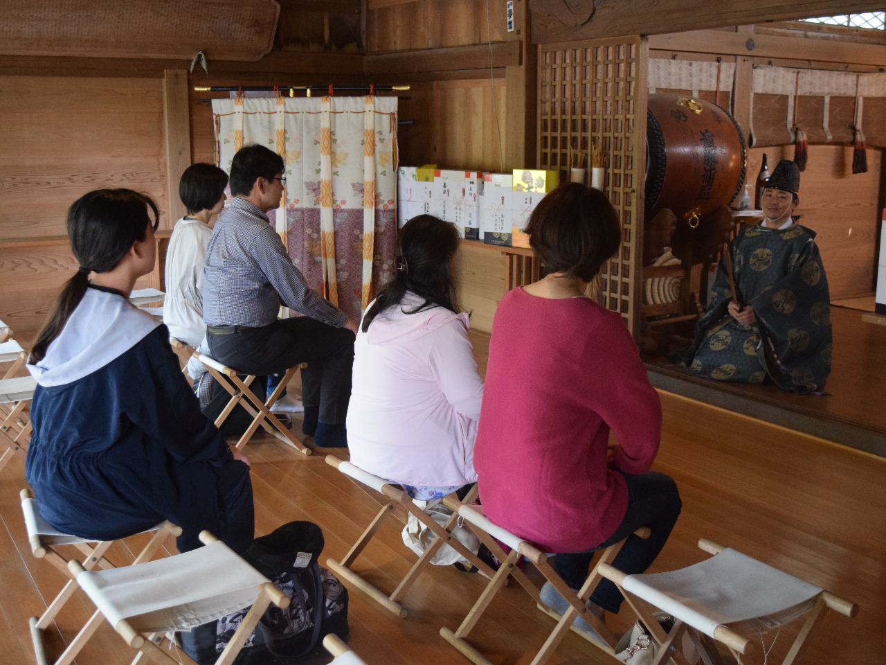 社殿内での解説