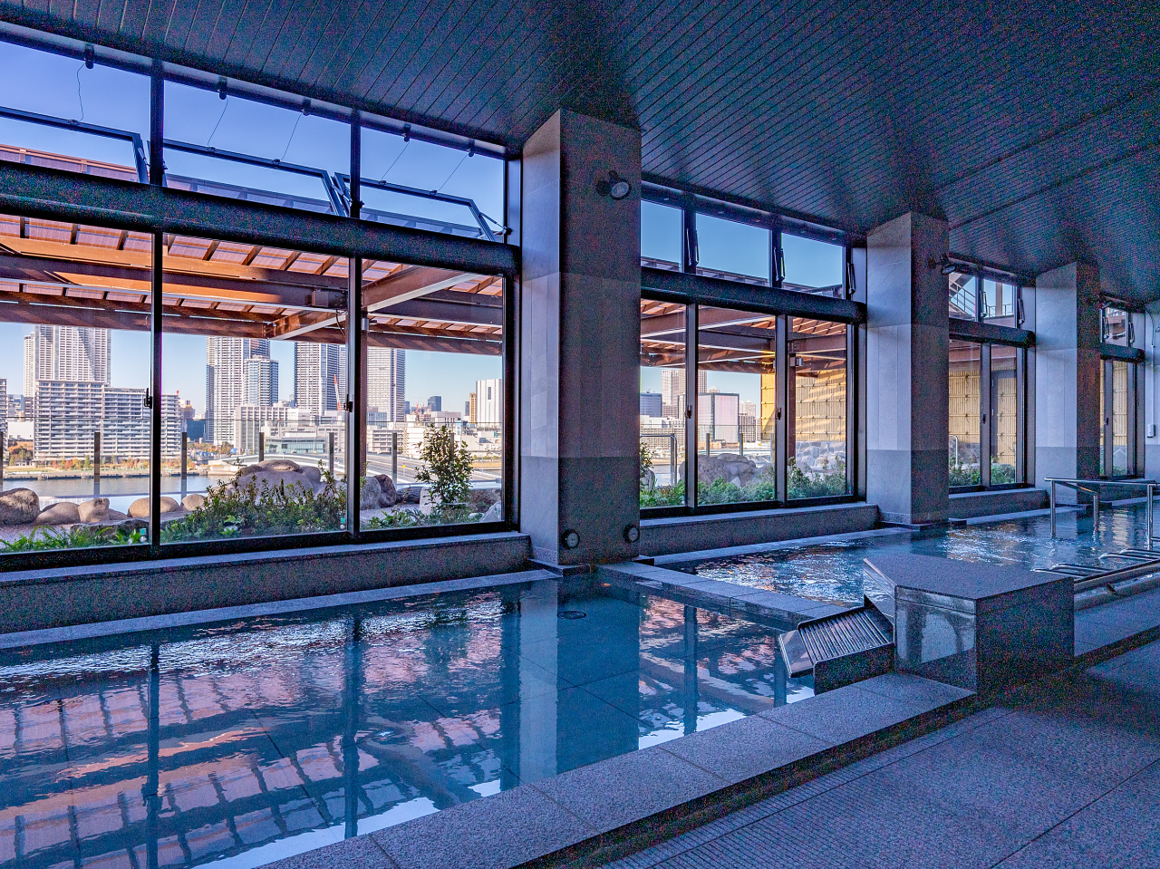 大浴場は炭酸泉や寝湯などをご用意しております。