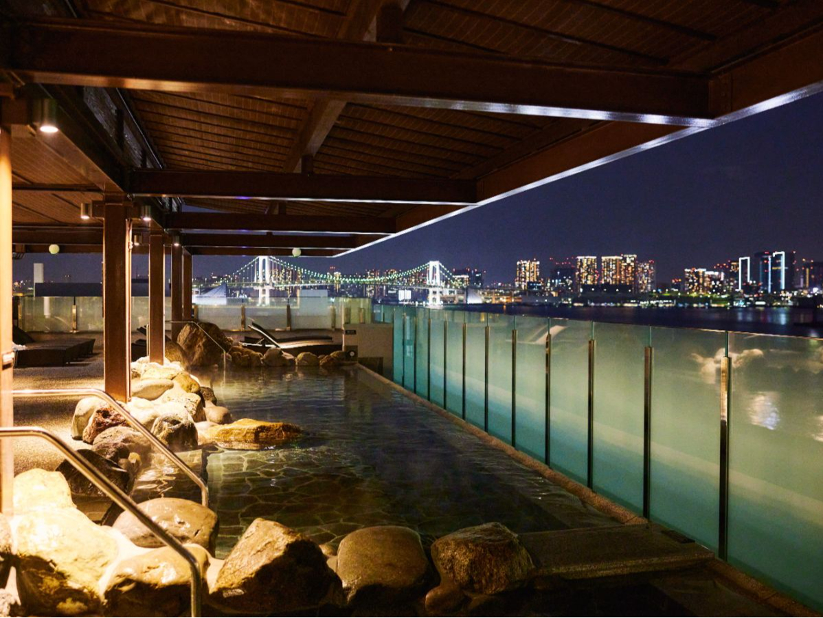 海を望む絶景の露天風呂をはじめ、サウナ、大浴場などをご用意しております。※女性は防犯上すりガラスとなっております