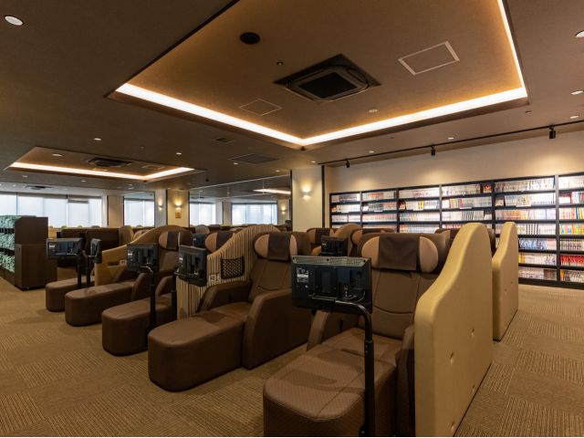 「リラックスルーム(仮眠室)」はテレビ付きリクライニングシート を完備。ご入浴後や、ご出発前など、まどろみたいときに・・・ どうぞ、ごゆっくりお休みください。