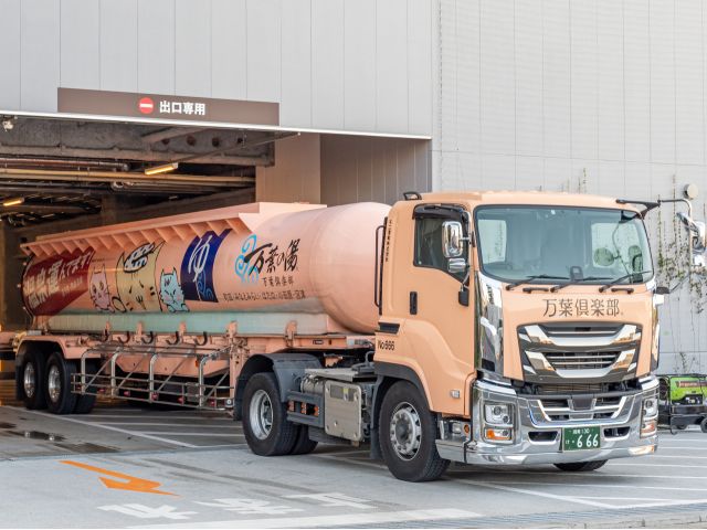 古来より名湯として知られる「箱根温泉」と「湯河 原温泉」の源泉からタンクローリーで運びます。露天風呂や大浴場などのさまざまな湯の楽しみをご用意♪