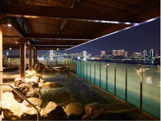 海を望む絶景の露天風呂をはじめ、サウナ、大浴場などをご用意しております。※女性は防犯上すりガラスとなっております