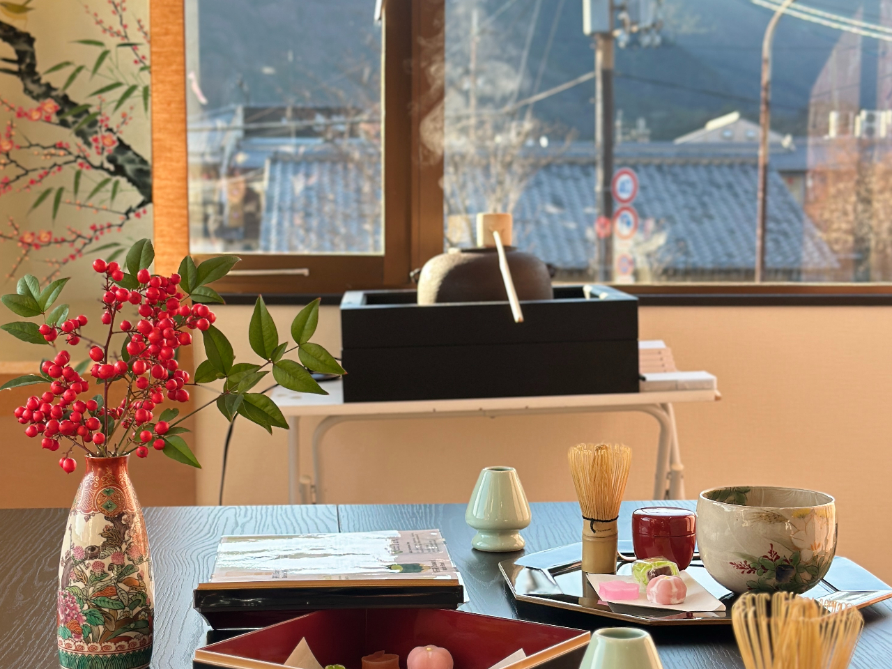 ���R�̌i�F�𒭂߂Ȃ���A �Â��ɂ�����_�āA���키�B �����ɑ��Â����ԂƔ��A�S��������ЂƂƂ��B