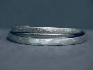 1番人気のSV925 6.0mm×3.0mmのバングルです。