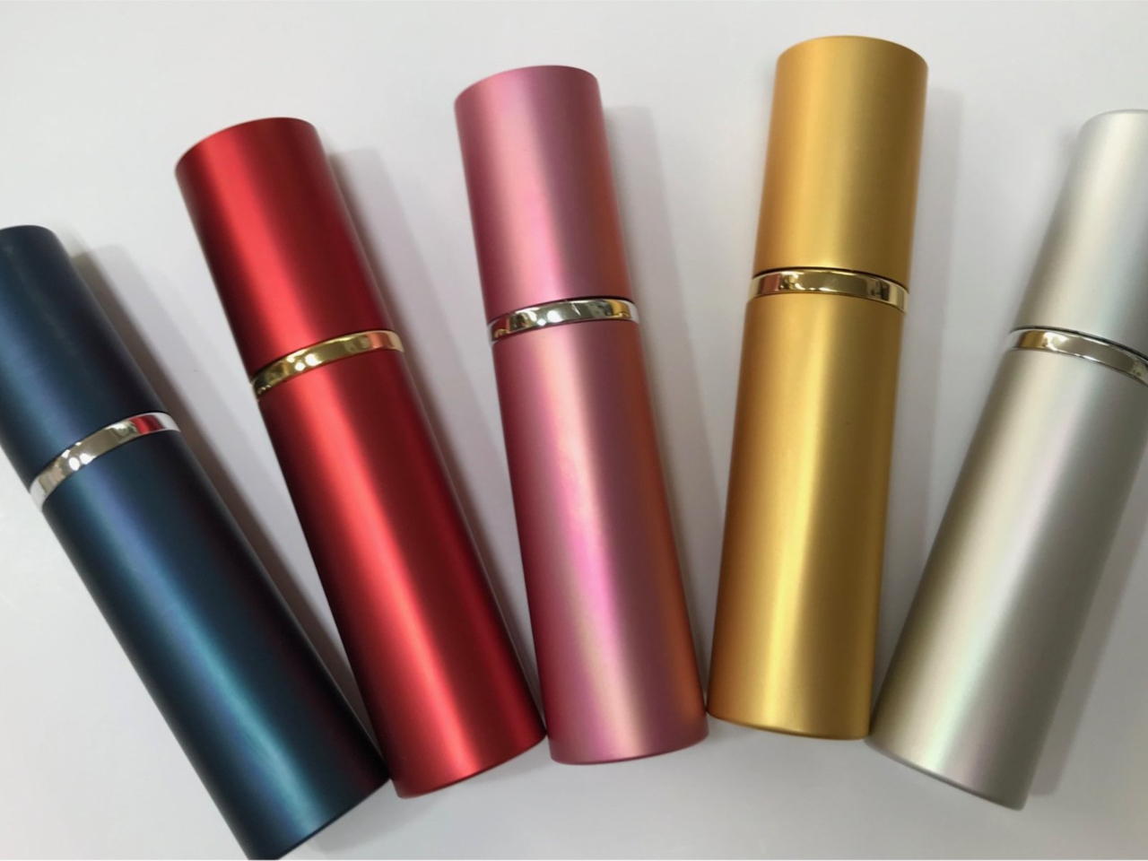 作った香りは10mLのスプレー容器に入れてお持ち帰りください。色や形状はこの写真とは異なる場合があります。