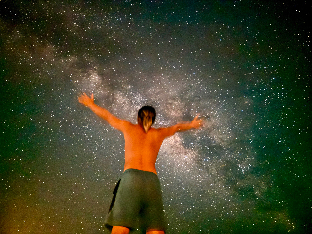 時期、条件が整っていれば空は満点の星空が広がります、天の川、流れ星、人工衛星など肉眼で確認することができます!