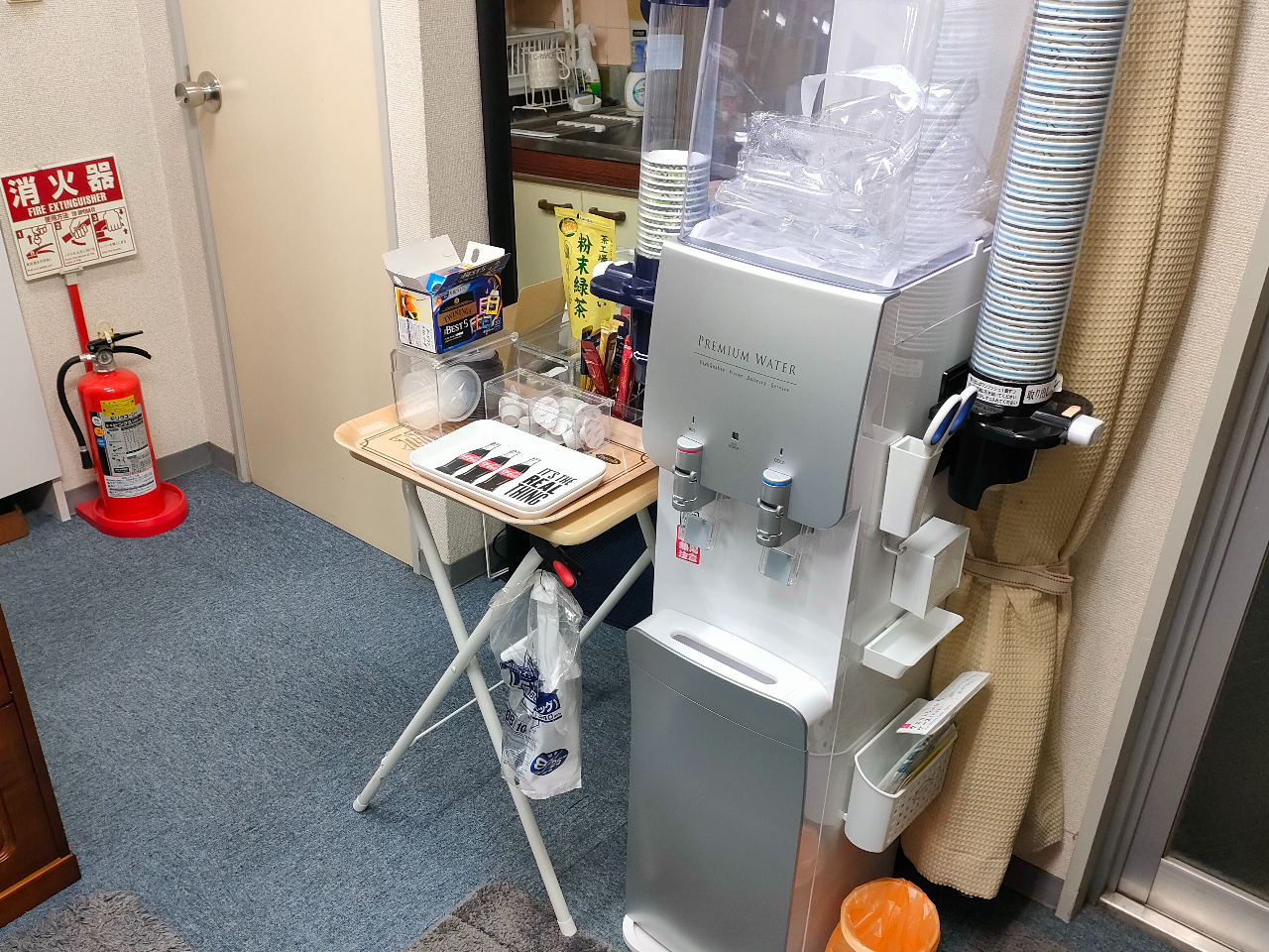 ̃EH[^[T[o[AR[q[ނׂĖłB