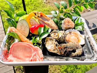 厚切りの国産ポークはBBQなのでハサミで切りながら食べましょう!!苦手な食材はある程度代用が可能です。事前にお知らせいただ当日スムーズにご案内可能です。