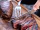 バーベキューは通常ハサミでお肉を切っていただいていますが、こちらのプランではフォークとナイフをご用意します。塩コショウだけで充分おいしいですよ