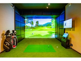 世界130コースがラウンドできるシミュレーションゴルフです。同時に6名までプレーできます!