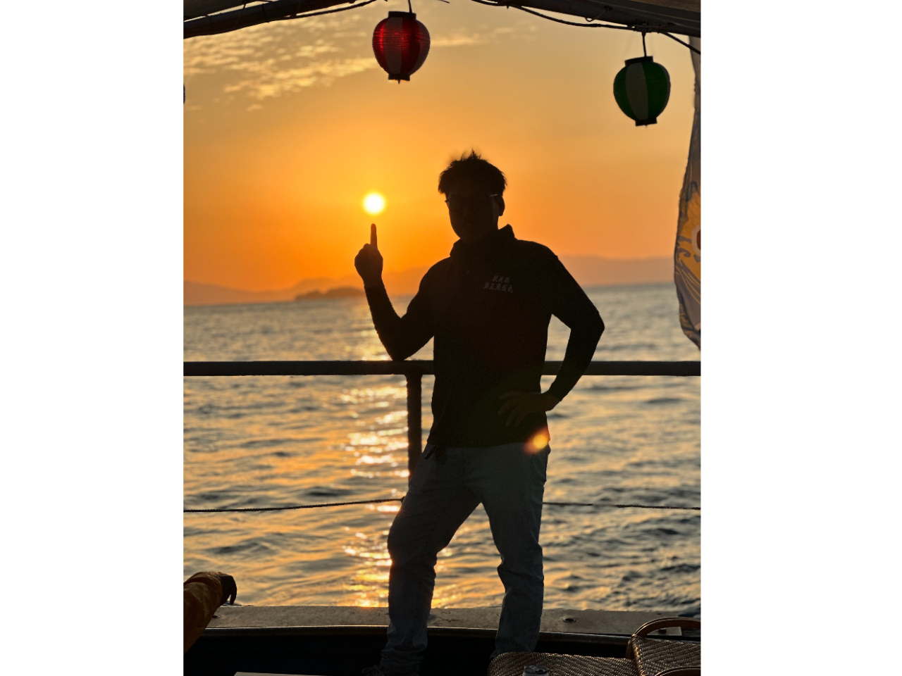 船長、倉橋島の夕日とコラボ♪ こんな一瞬にも出会える☆