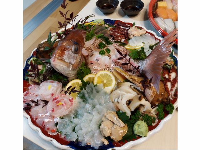 オプションで倉橋でしか食べれない地魚の刺盛りもお楽しみできます☆        ※写真はイメージです※