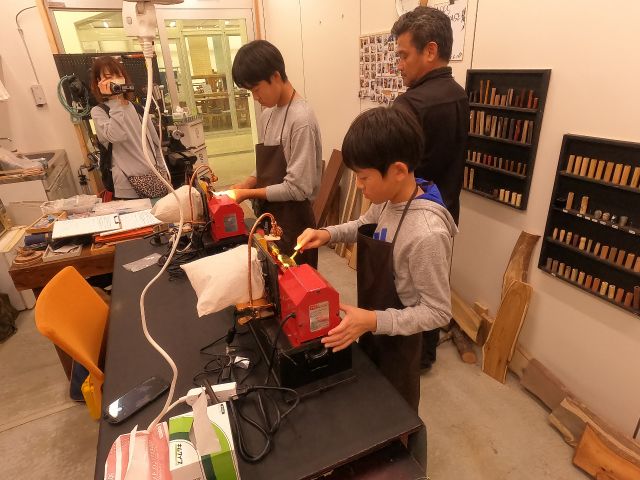 沖縄旅行の思い出に「木軸ペン」作り