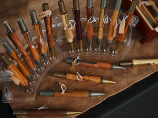 沖縄の木で手作りの「木軸ペン作り」あなた好みの木目の美は