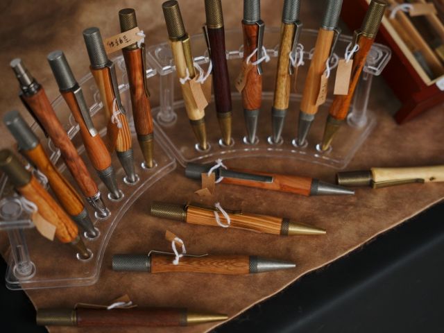 沖縄の木で手作りの「木軸ペン作り」あなた好みの木目の美は