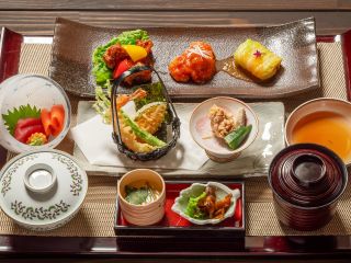 料理長おすすめランチ「IRODORIオーブマリアージュ」。和洋中折衷のホテル本格料理をご堪能下さいませ。