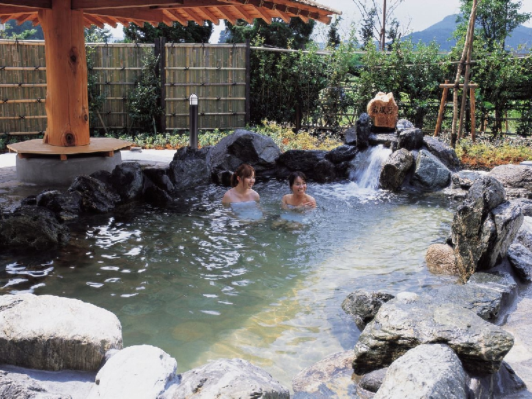 【この土日が最後です！まもなく引っ越してしまうのでお早めに！】梵天の湯　入浴券19枚 当日購入OK・入浴券》「梵天の湯」は、羽黒山の雄大な山並みと 木の
