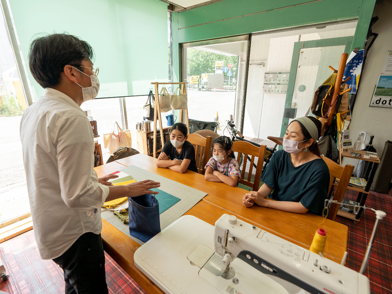 【旭川・クラフト体験】帆布を使ったオリジナル酒瓶用バッグ作り体験≪カップル・ファ...