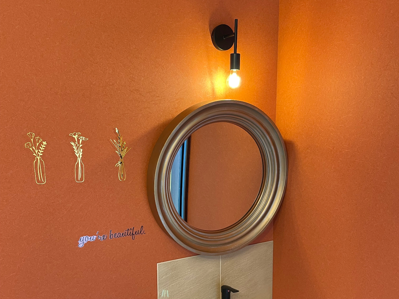 美容師プロデュースなので更衣室もオシャレでアメニティも充実しております