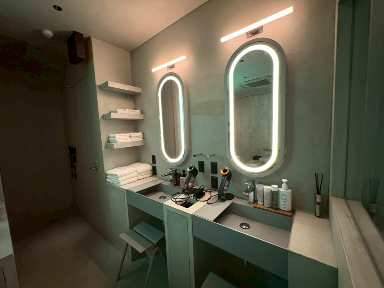 VIP���[���@�p�E�_�[�G���A