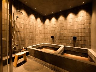 個室スパ&サウナ 主浴槽(天然温泉)・水風呂