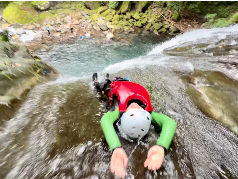 cA[̍Ōɂ͂POm̃XC_[҂Ă܂II