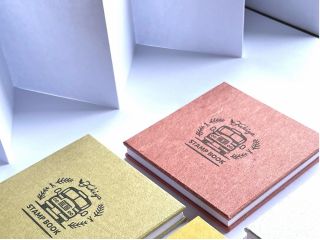 表紙にボンネットバスのスタンプを押して完成