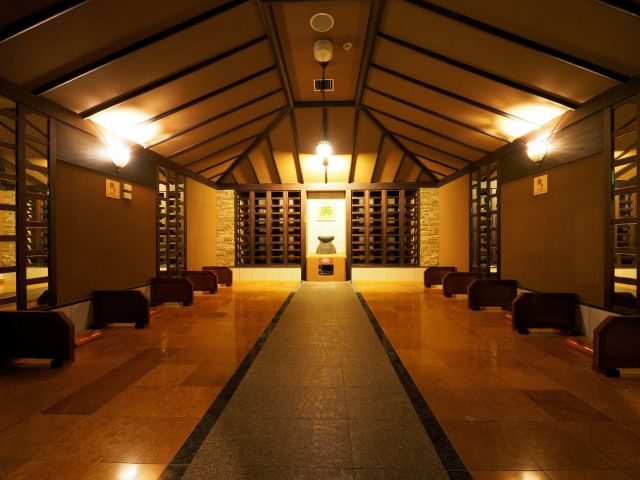 【岩盤温熱處 笹蒸房|「美の癒」(化石黄土)】化石黄土は、赤外線放射率に優れ、ミネラルが豊富な為、美容と健康分野で利用されています。